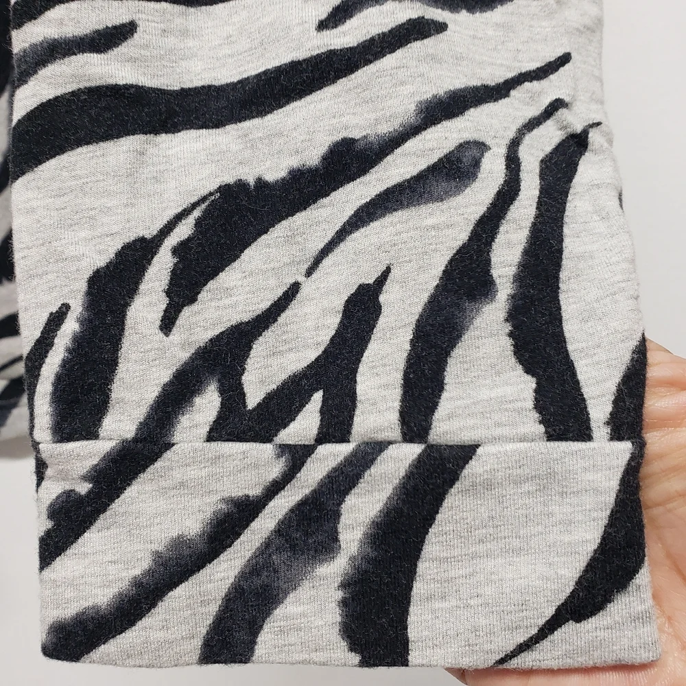CHICO'S Zenergy Pullover Blouse Long Sleeve Top Size 3P XL Petite Zebra Print